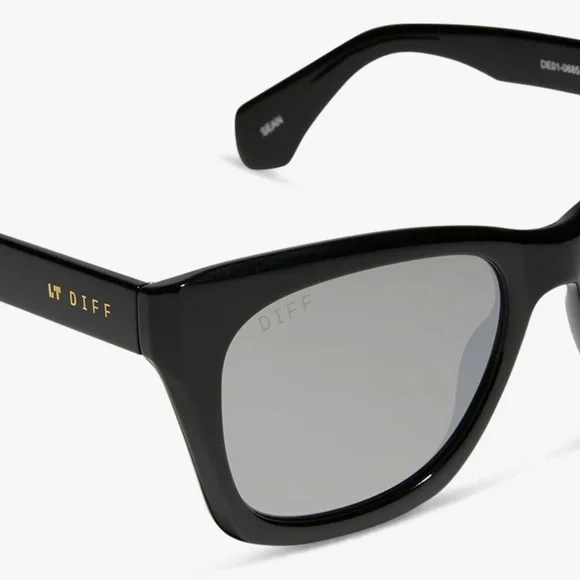 DIFF Black Square Sunglasses with Gray Lenses, Case included - Picture 4 of 8